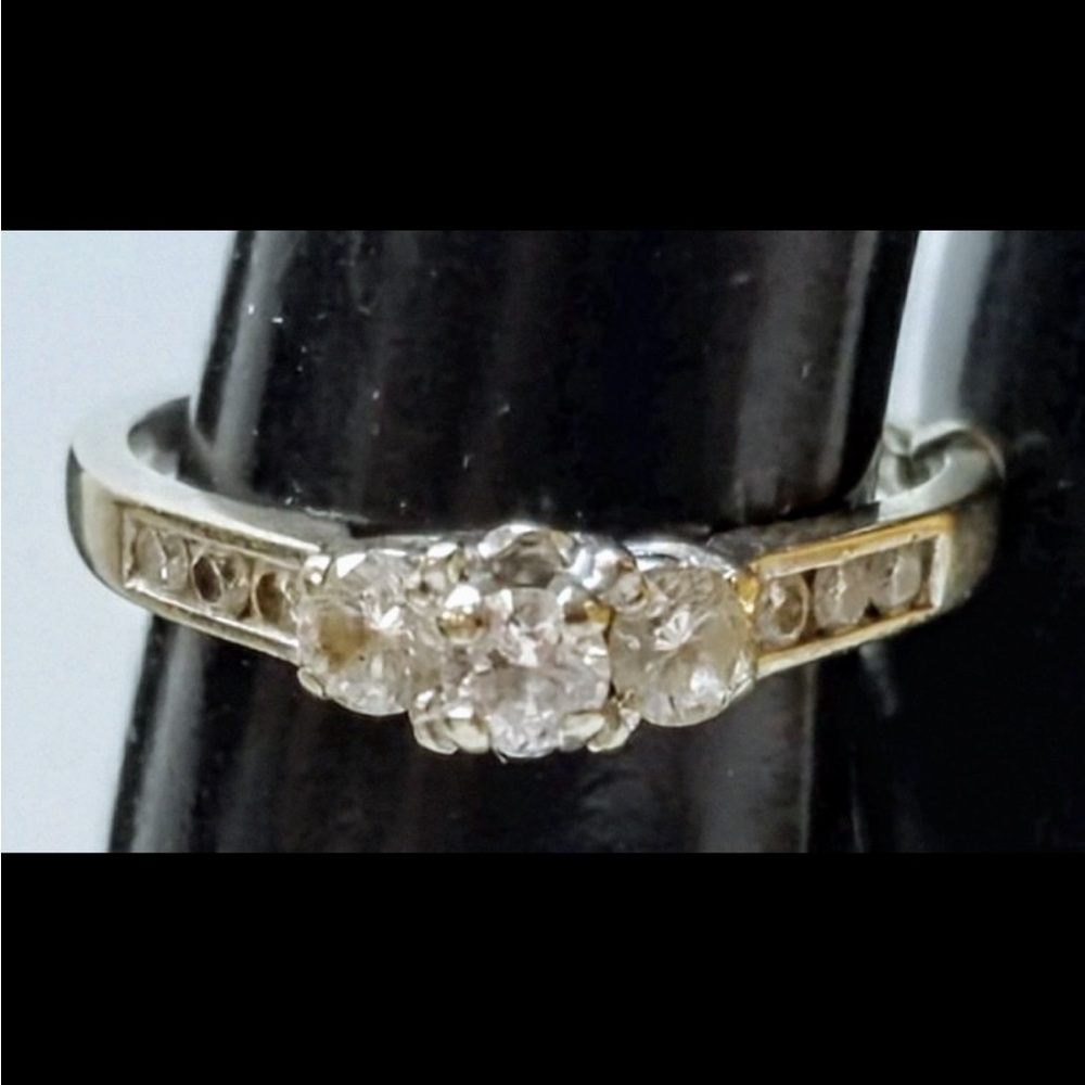14K White Gold Diamond Ring
Size 9.5 with white gold ring guard - Picture 9 of 12